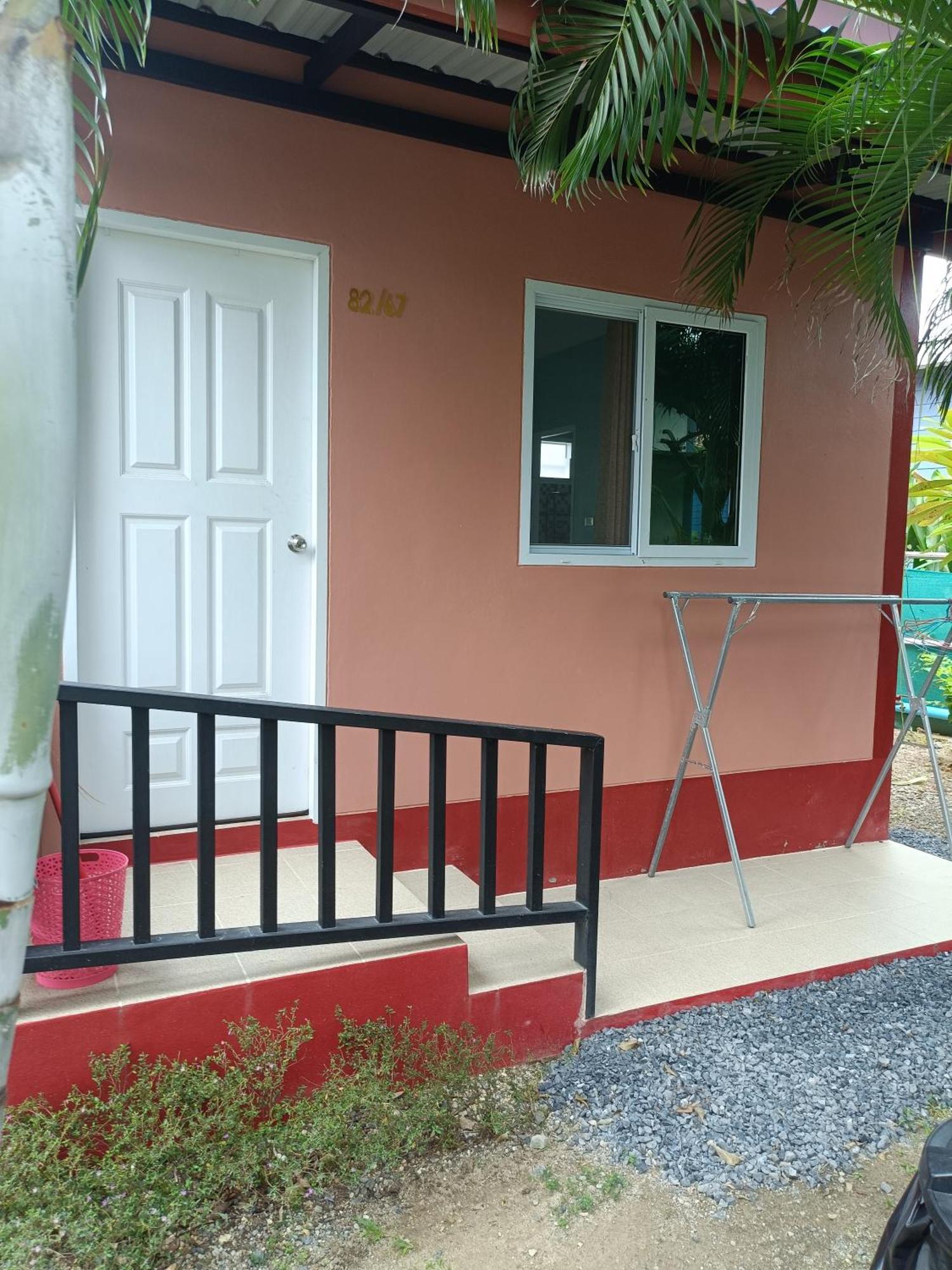 Chill Land House Hotel Pantai Bang Tao Bagian luar foto