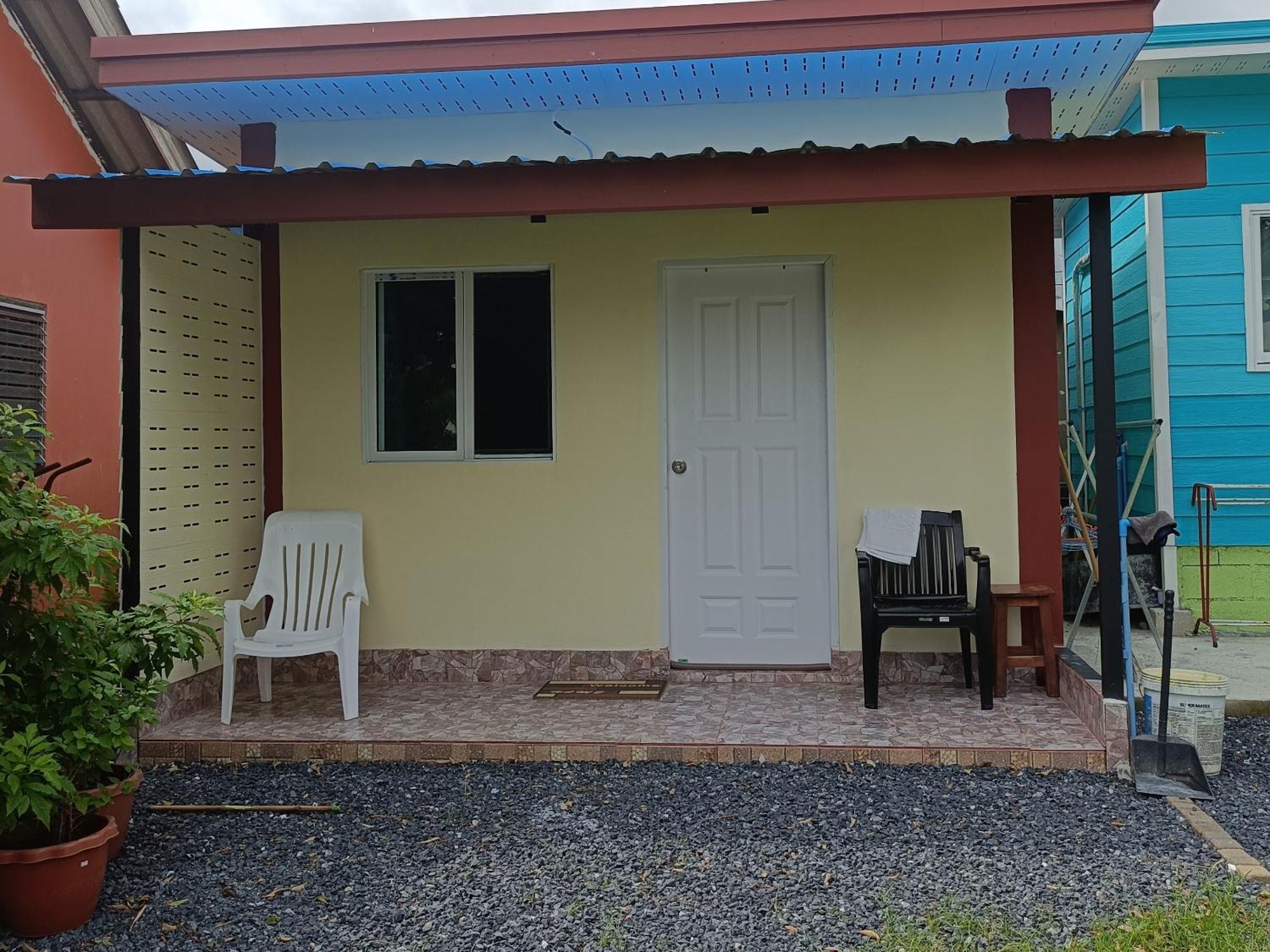 Chill Land House Hotel Pantai Bang Tao Bagian luar foto