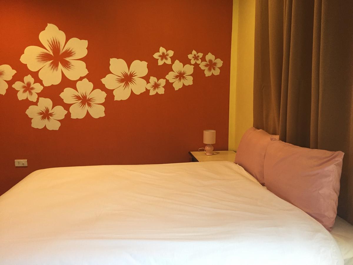 Chill Land House Hotel Pantai Bang Tao Bagian luar foto